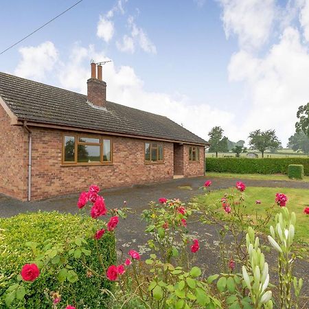 Villa Meadow Lea Leominster Esterno foto