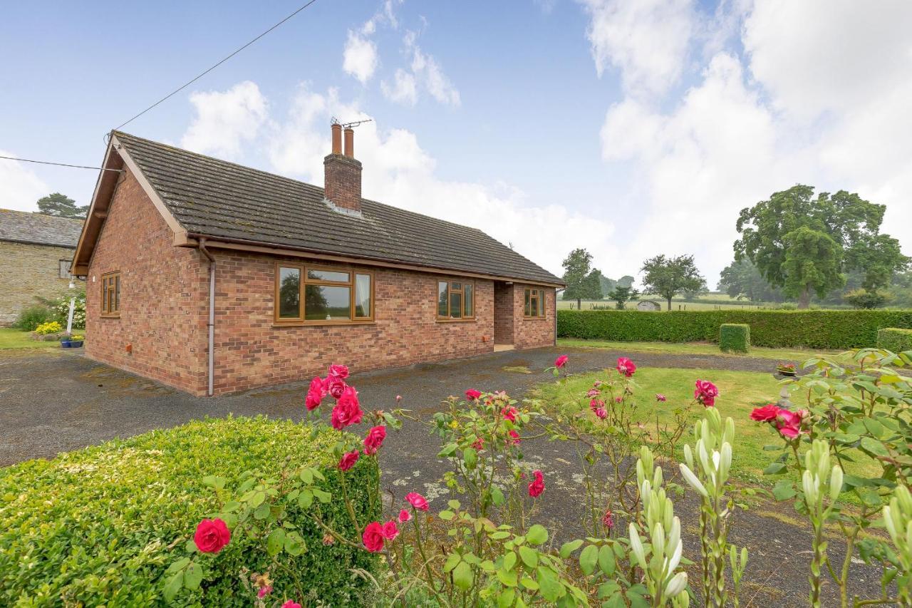 Villa Meadow Lea Leominster Esterno foto