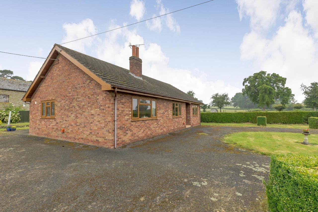 Villa Meadow Lea Leominster Esterno foto