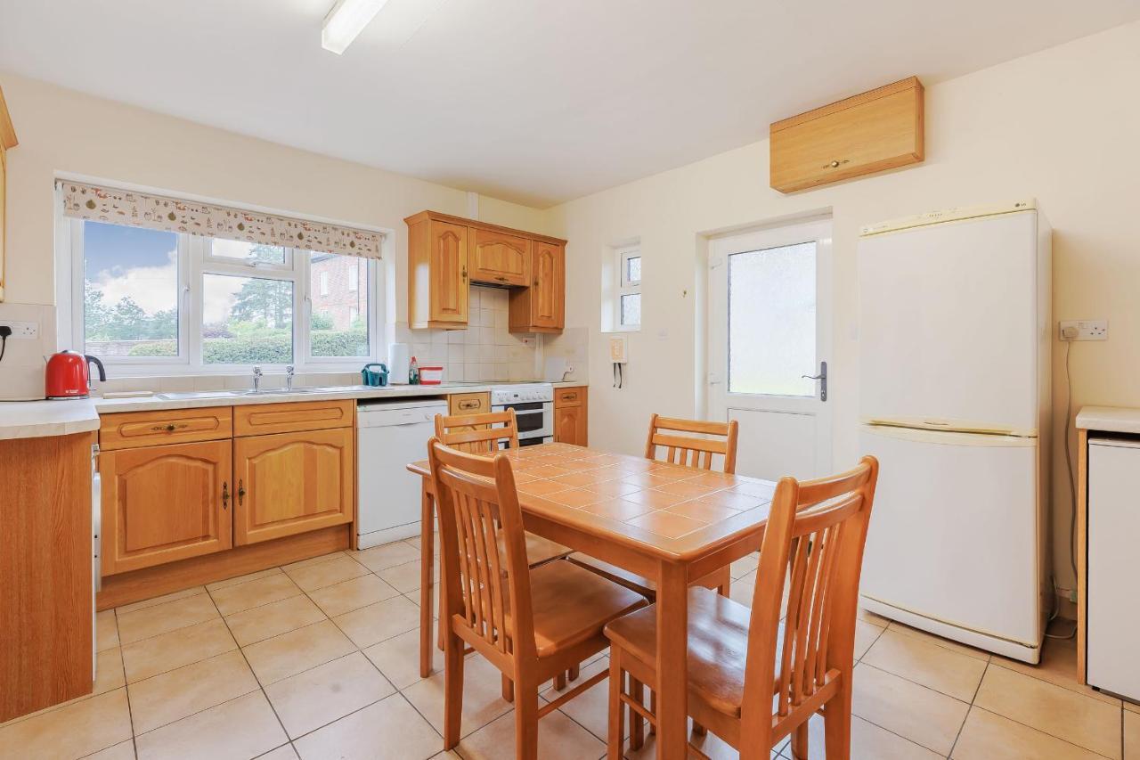 Villa Meadow Lea Leominster Esterno foto