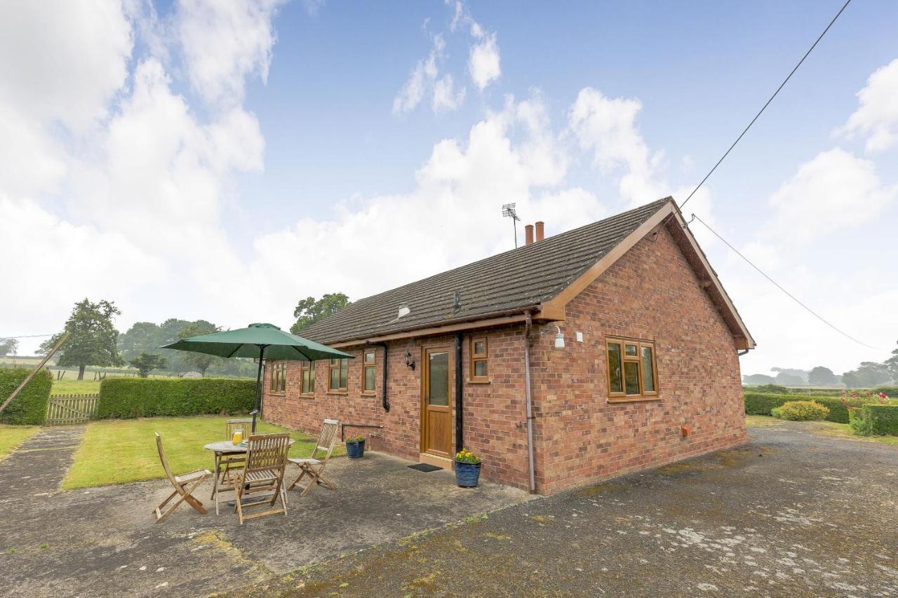 Villa Meadow Lea Leominster Esterno foto