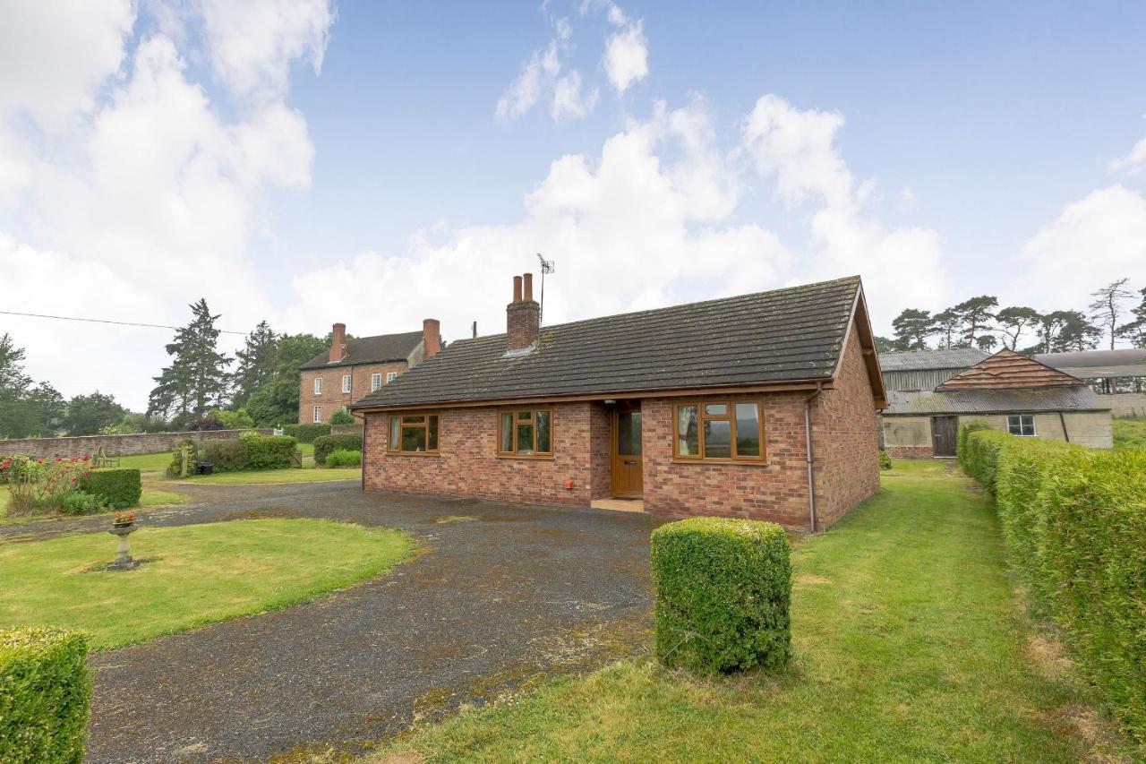 Villa Meadow Lea Leominster Esterno foto