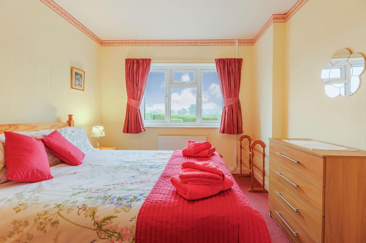 Villa Meadow Lea Leominster Esterno foto