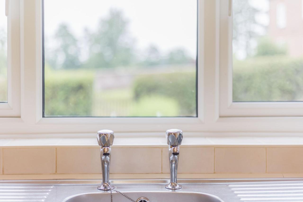Villa Meadow Lea Leominster Esterno foto