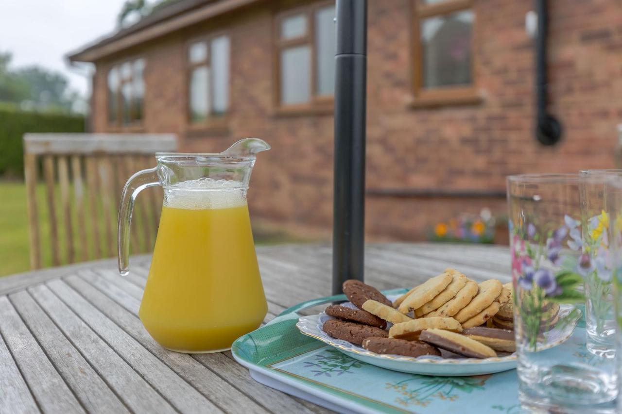 Villa Meadow Lea Leominster Esterno foto