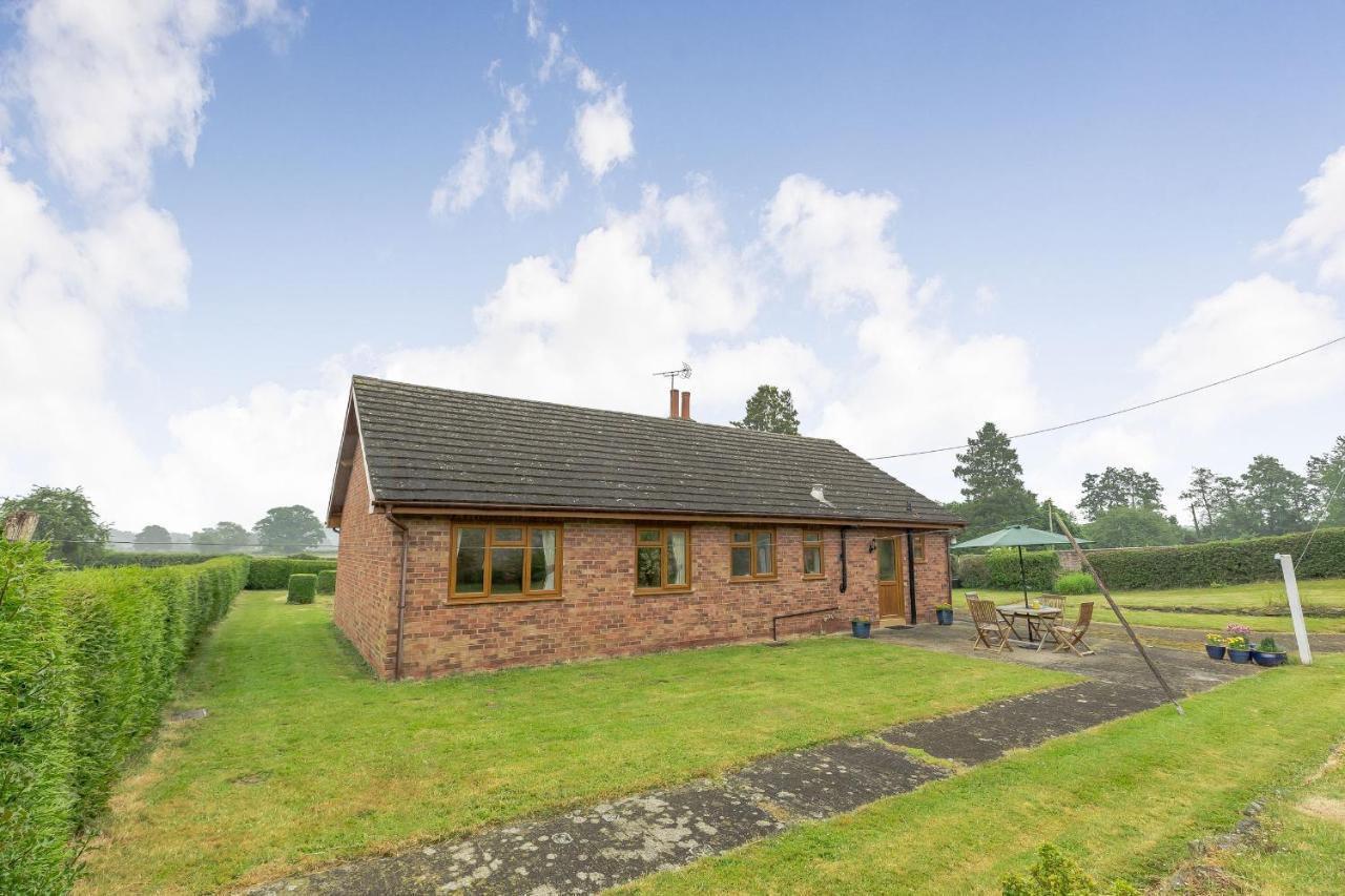 Villa Meadow Lea Leominster Esterno foto